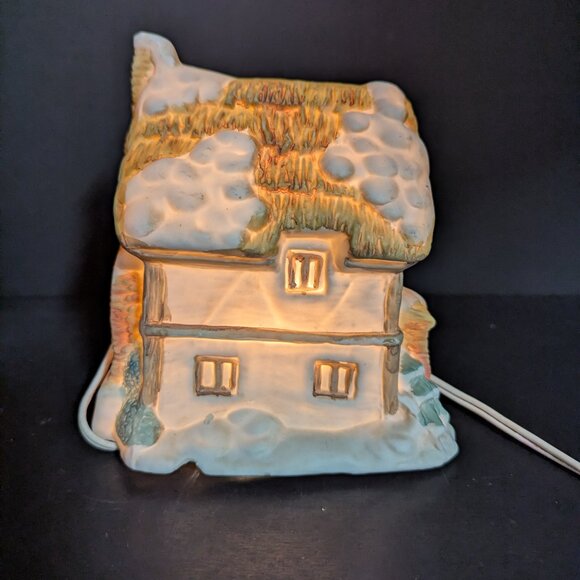 Christmas Cottage House Ceramic Thatched Roof Christmas Village Building Working - Picture 3 of 9